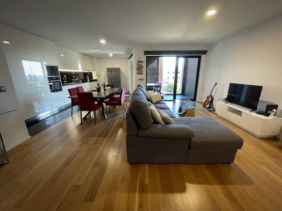 Magic Home, Everything You Need. فونشال المظهر الخارجي الصورة